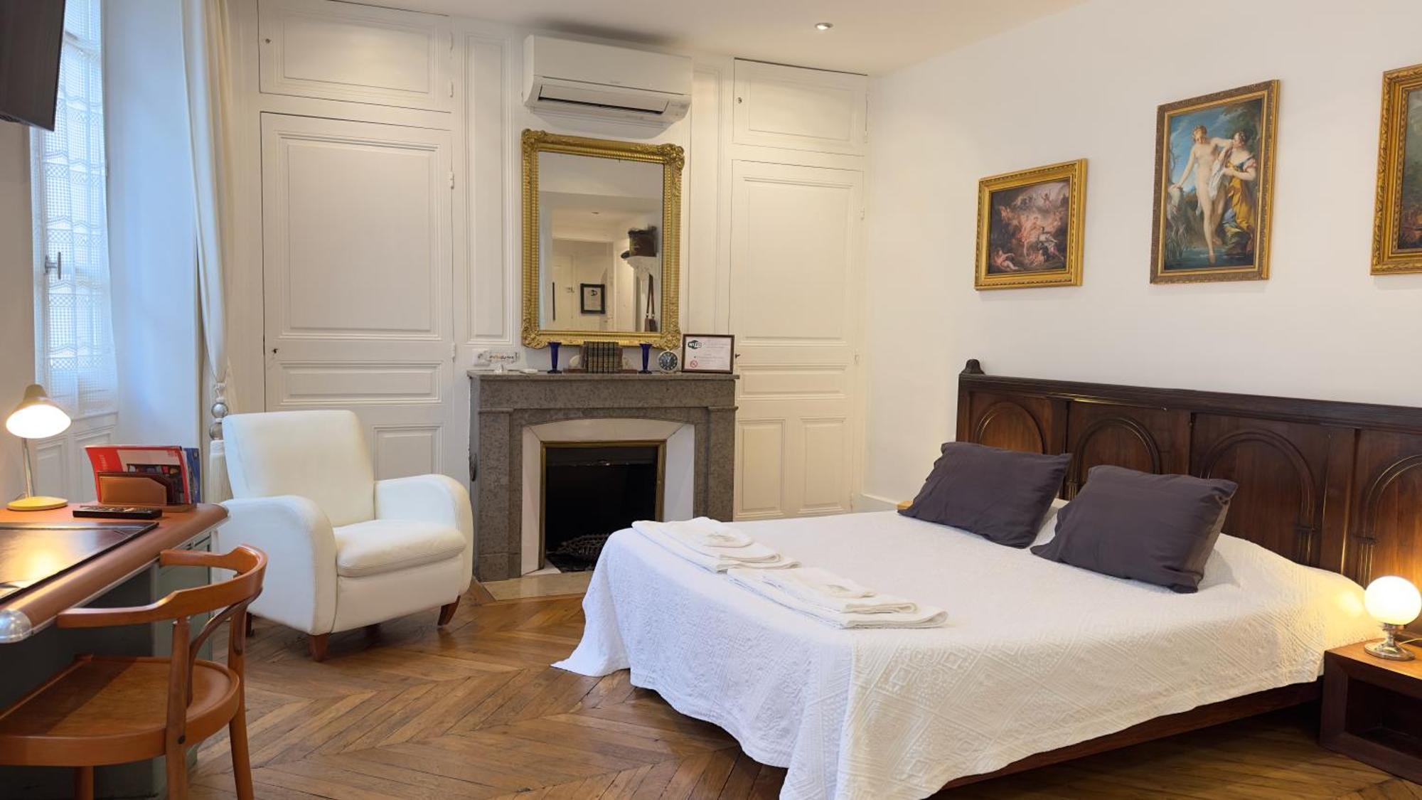 Chambre De Charme Au Coeur Du Vieux Valence - Confort & Calme Esterno foto