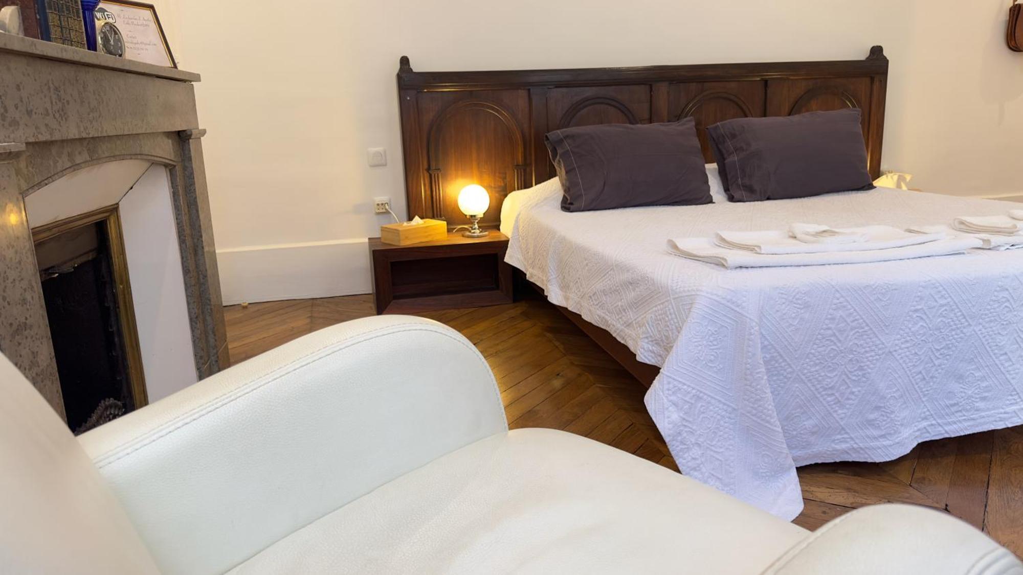 Chambre De Charme Au Coeur Du Vieux Valence - Confort & Calme Esterno foto