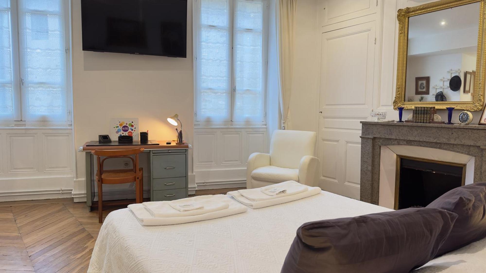 Chambre De Charme Au Coeur Du Vieux Valence - Confort & Calme Esterno foto
