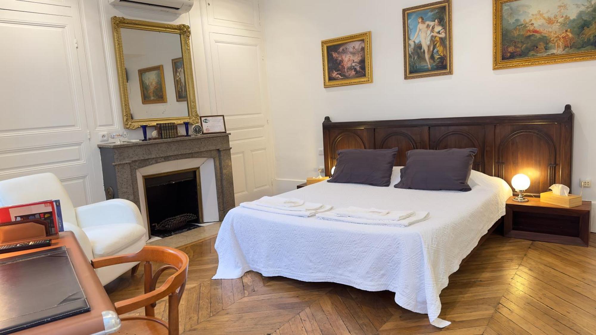 Chambre De Charme Au Coeur Du Vieux Valence - Confort & Calme Esterno foto