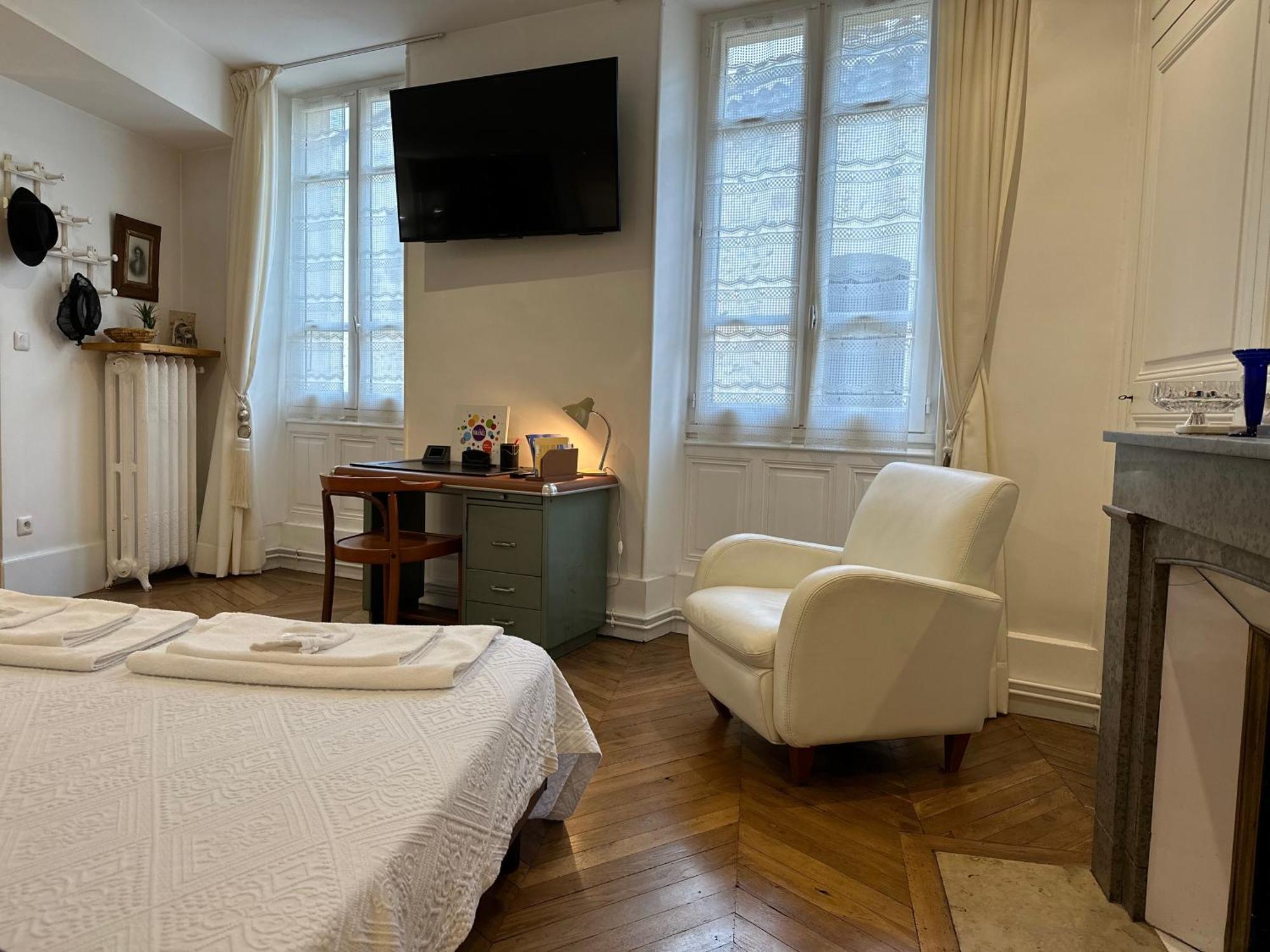 Chambre De Charme Au Coeur Du Vieux Valence - Confort & Calme Esterno foto