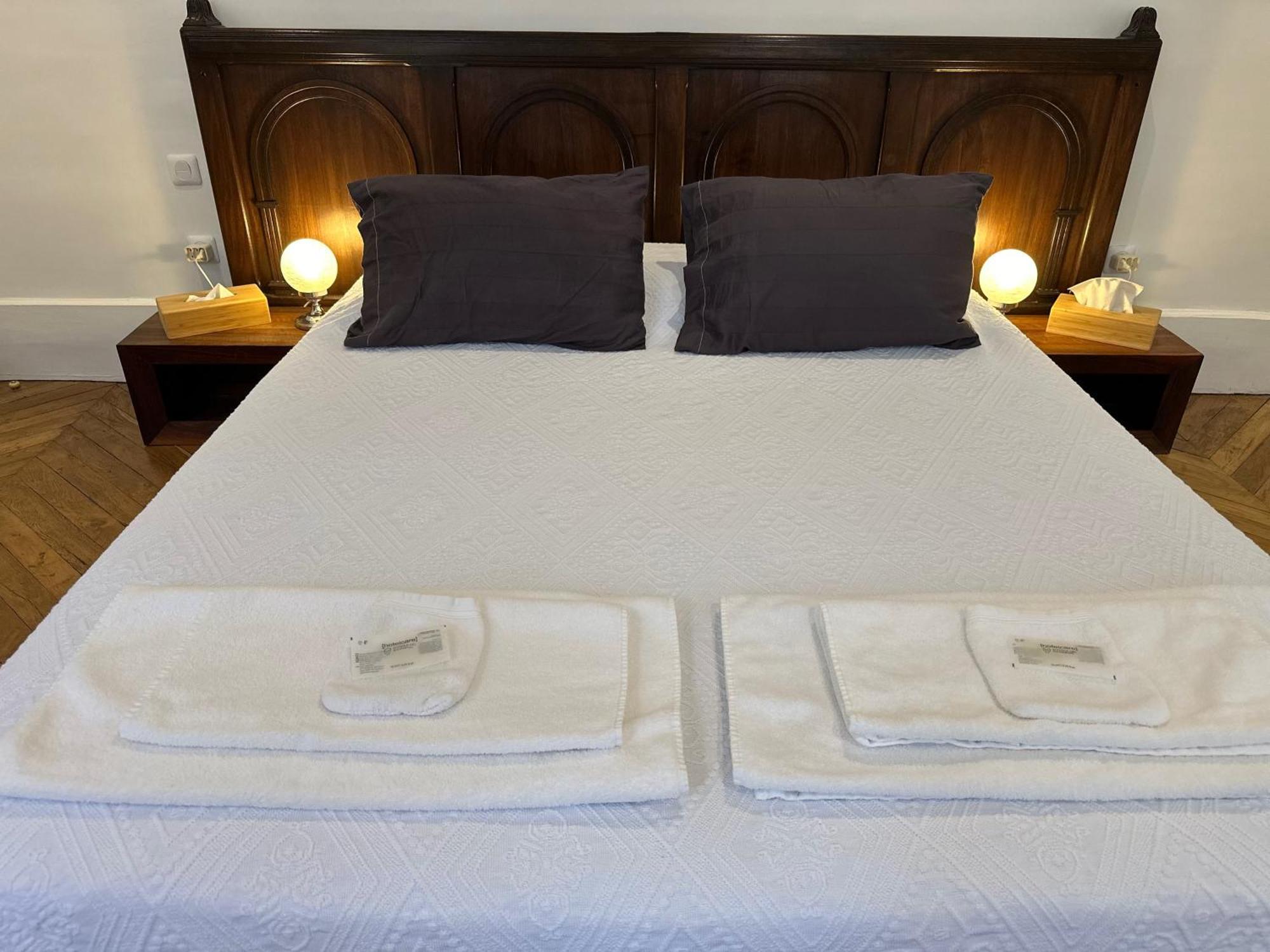 Chambre De Charme Au Coeur Du Vieux Valence - Confort & Calme Esterno foto